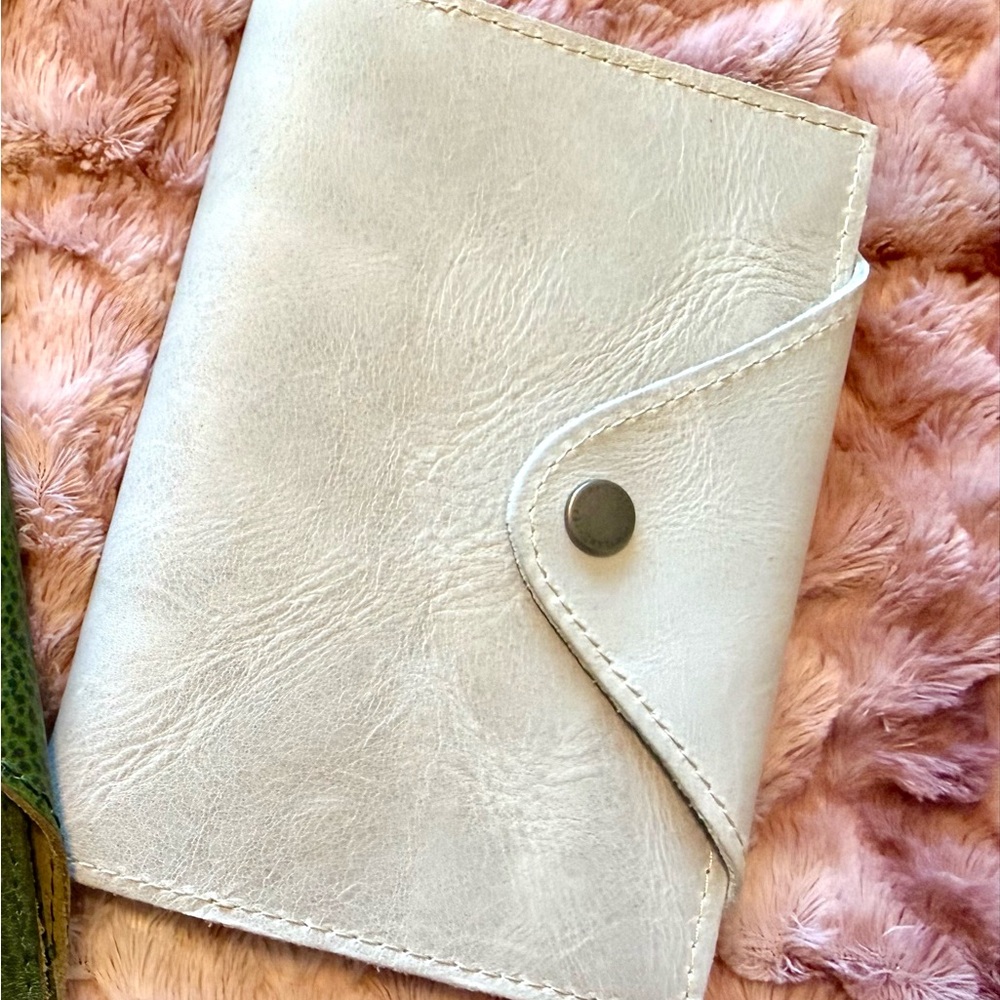 Beluga Medium Snap Journal